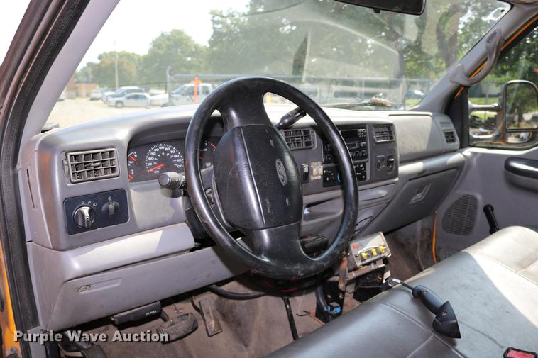 image for item DD0107 2002 Ford F350 Super Duty dump bed pickup truck