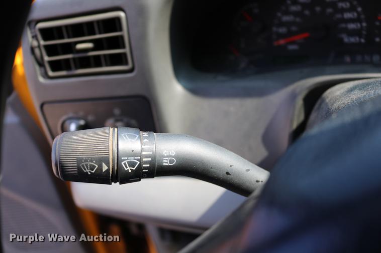 image for item DD0107 2002 Ford F350 Super Duty dump bed pickup truck