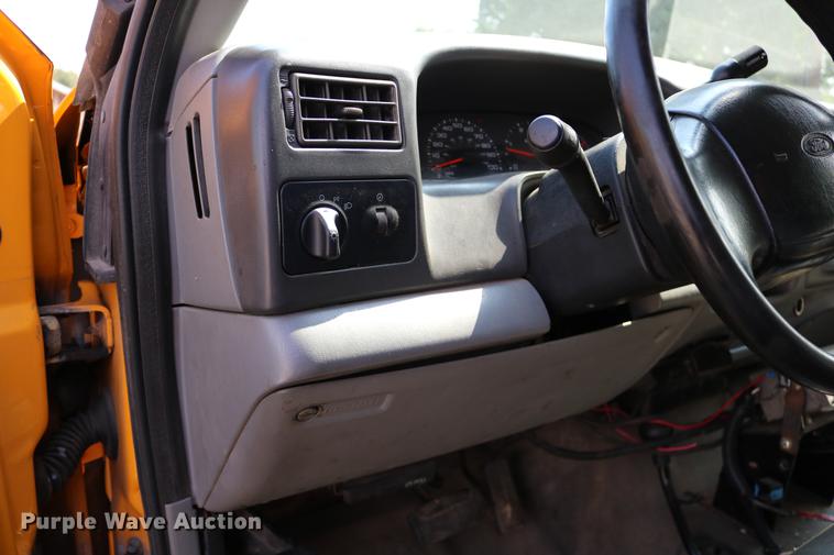 image for item DD0107 2002 Ford F350 Super Duty dump bed pickup truck