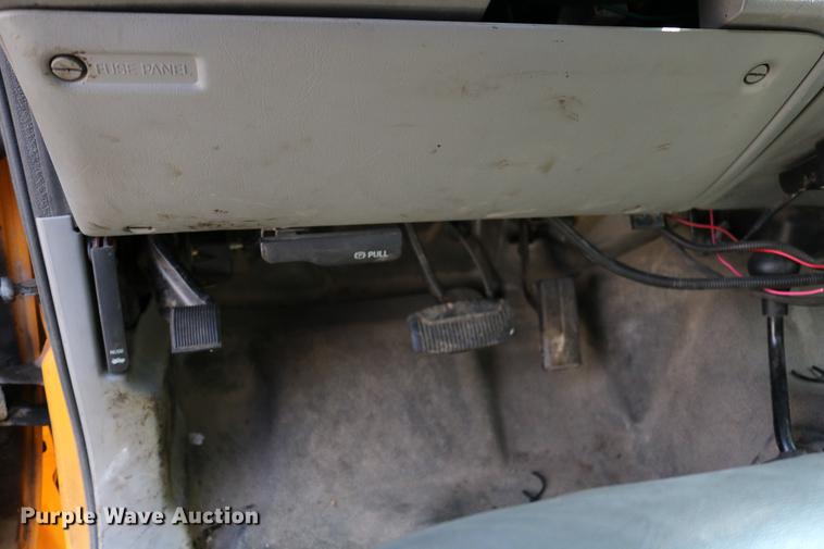 image for item DD0107 2002 Ford F350 Super Duty dump bed pickup truck