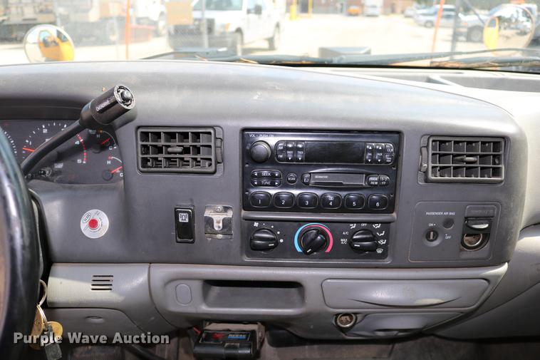 image for item DD0107 2002 Ford F350 Super Duty dump bed pickup truck