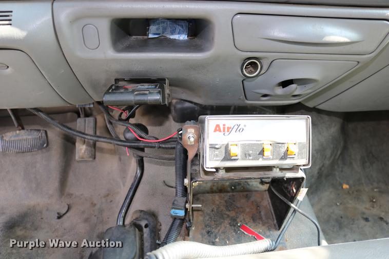 image for item DD0107 2002 Ford F350 Super Duty dump bed pickup truck