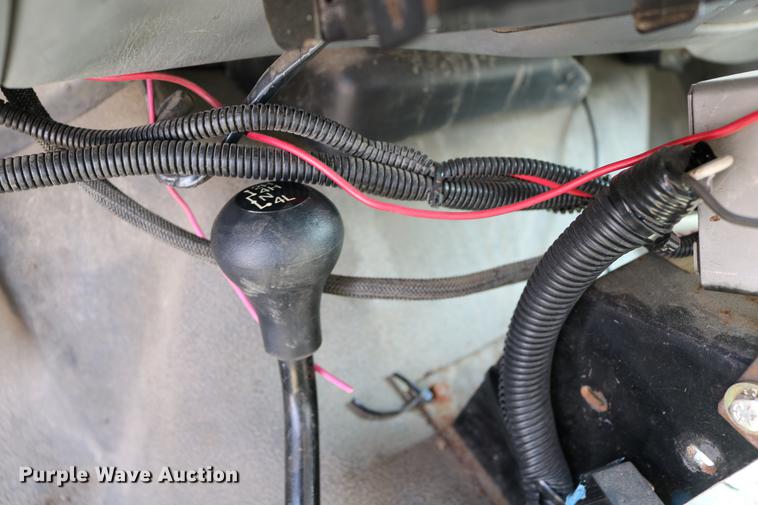 image for item DD0107 2002 Ford F350 Super Duty dump bed pickup truck