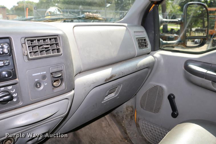 image for item DD0107 2002 Ford F350 Super Duty dump bed pickup truck