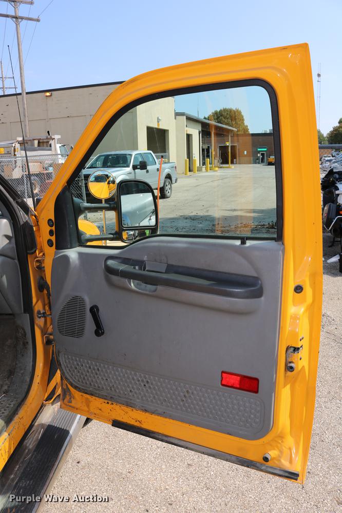 image for item DD0107 2002 Ford F350 Super Duty dump bed pickup truck