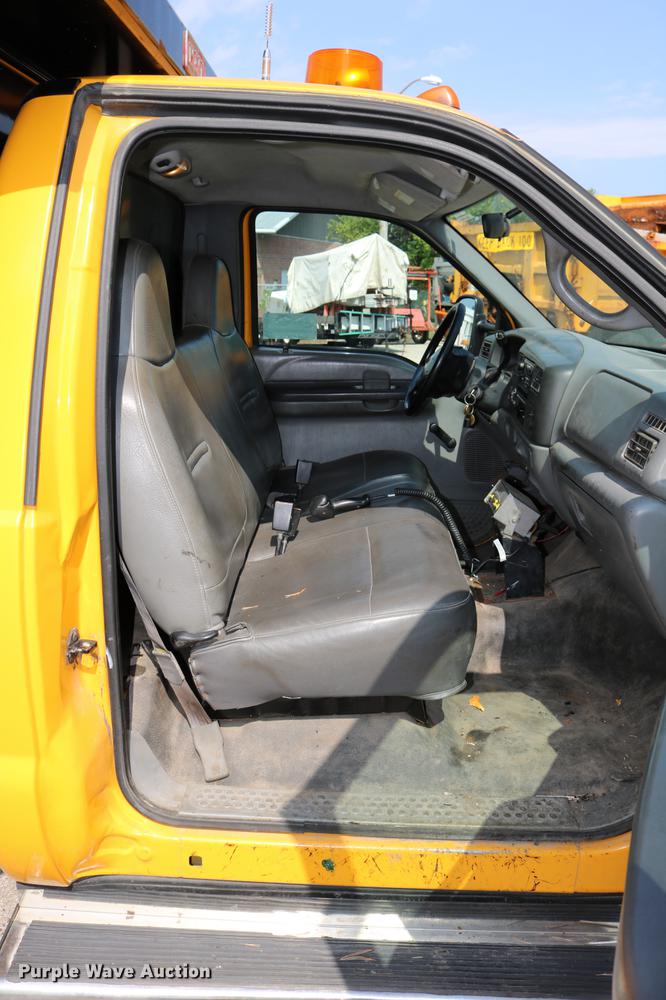 image for item DD0107 2002 Ford F350 Super Duty dump bed pickup truck