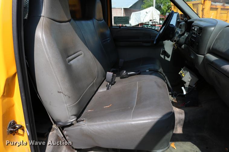 image for item DD0107 2002 Ford F350 Super Duty dump bed pickup truck