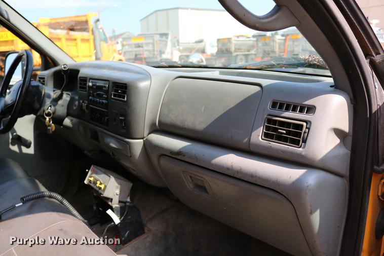 image for item DD0107 2002 Ford F350 Super Duty dump bed pickup truck