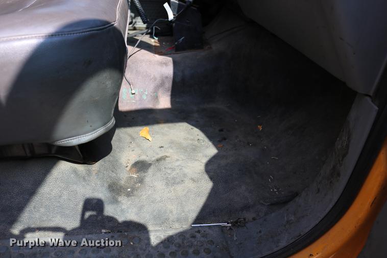 image for item DD0107 2002 Ford F350 Super Duty dump bed pickup truck