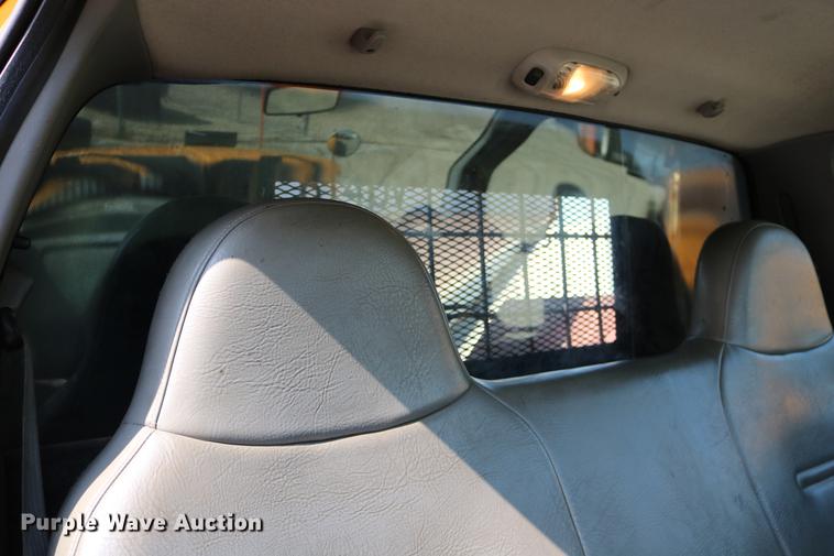 image for item DD0107 2002 Ford F350 Super Duty dump bed pickup truck