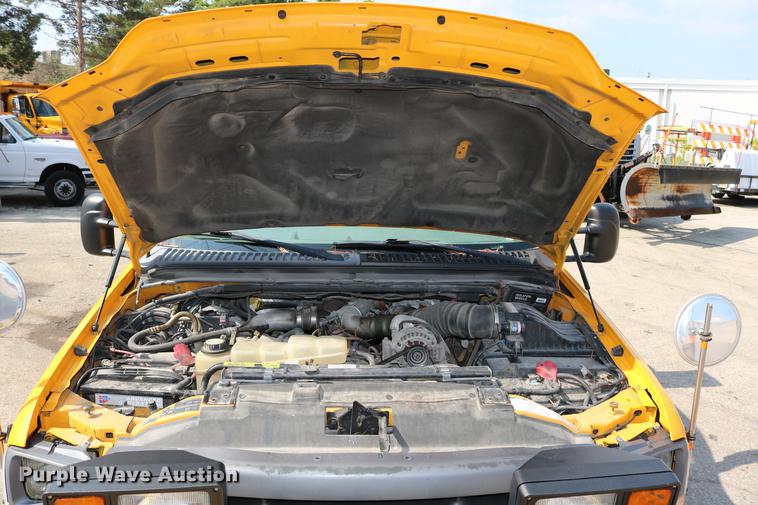 image for item DD0107 2002 Ford F350 Super Duty dump bed pickup truck