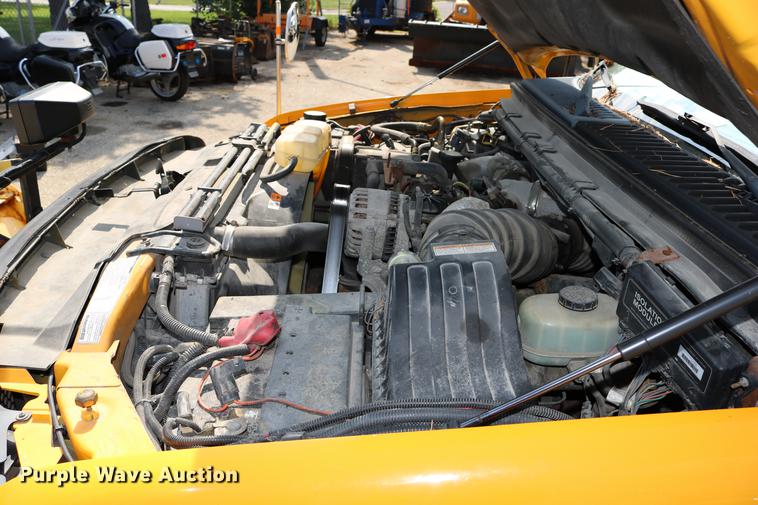 image for item DD0107 2002 Ford F350 Super Duty dump bed pickup truck