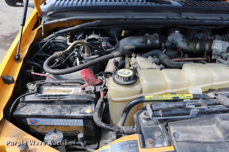 image for item DD0107 2002 Ford F350 Super Duty dump bed pickup truck