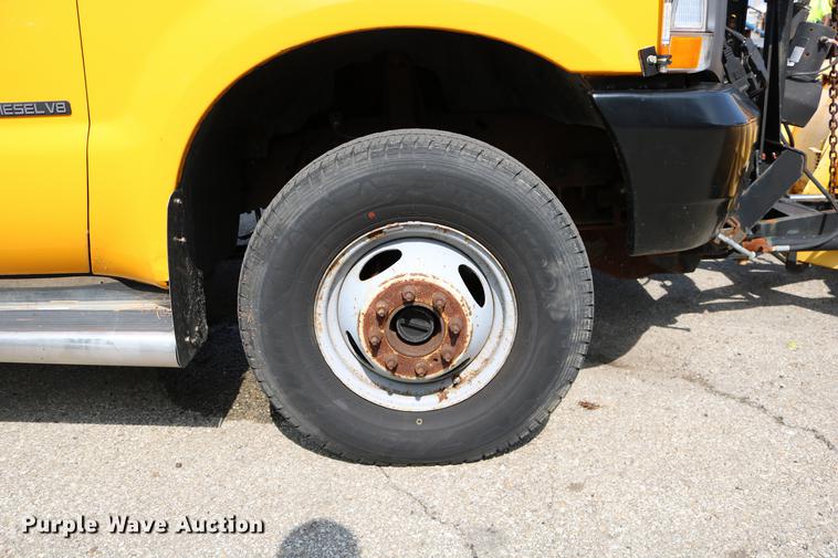 image for item DD0107 2002 Ford F350 Super Duty dump bed pickup truck