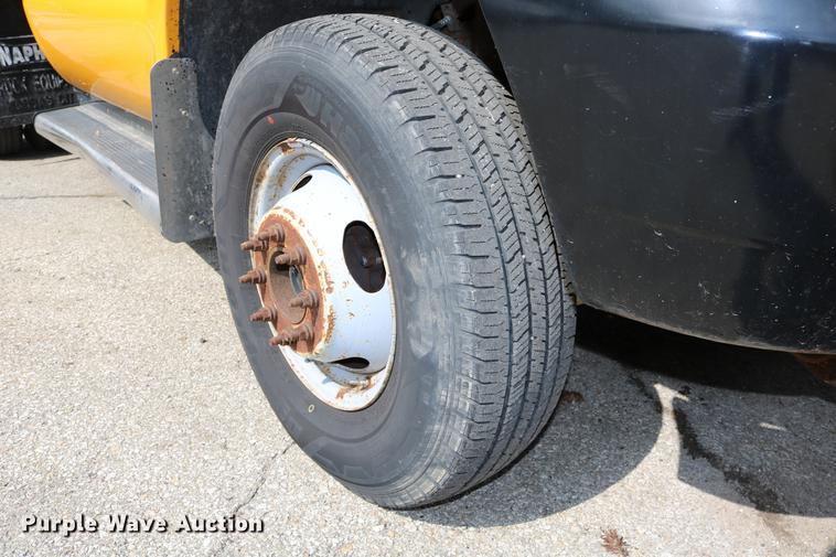 image for item DD0107 2002 Ford F350 Super Duty dump bed pickup truck