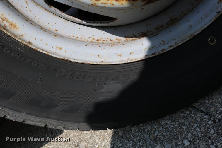 image for item DD0107 2002 Ford F350 Super Duty dump bed pickup truck