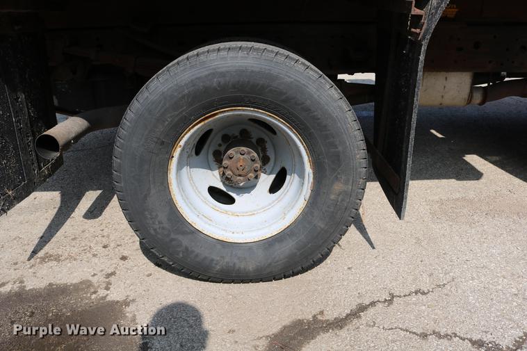 image for item DD0107 2002 Ford F350 Super Duty dump bed pickup truck