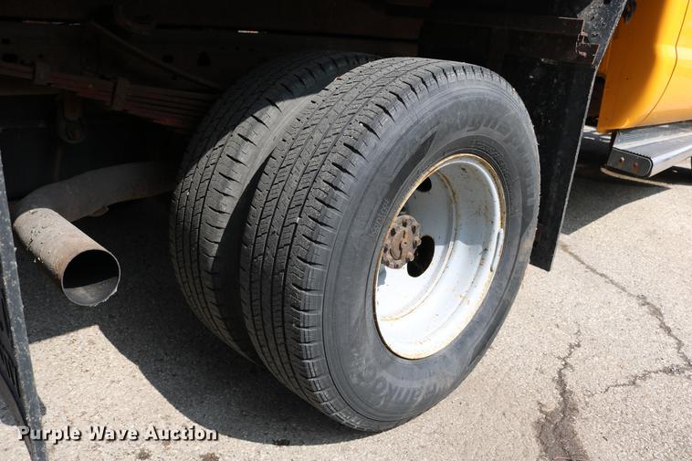 image for item DD0107 2002 Ford F350 Super Duty dump bed pickup truck