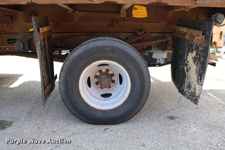 image for item DD0107 2002 Ford F350 Super Duty dump bed pickup truck