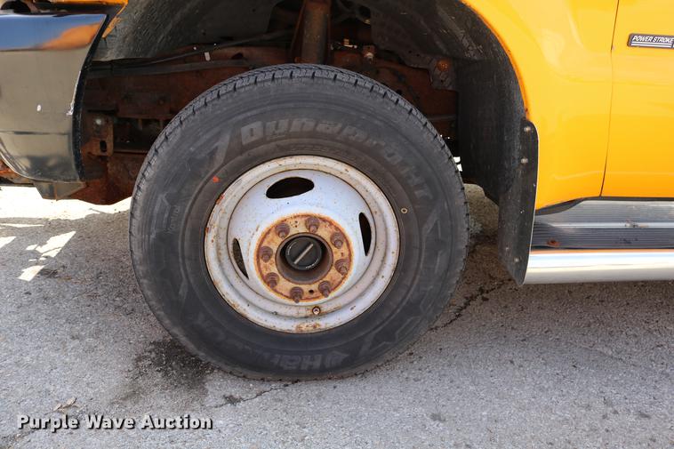 image for item DD0107 2002 Ford F350 Super Duty dump bed pickup truck