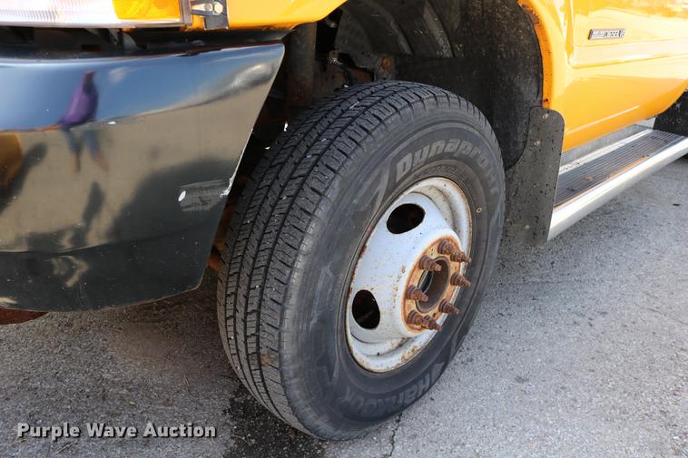 image for item DD0107 2002 Ford F350 Super Duty dump bed pickup truck