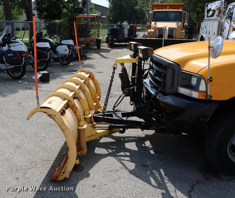 image for item DD0107 2002 Ford F350 Super Duty dump bed pickup truck