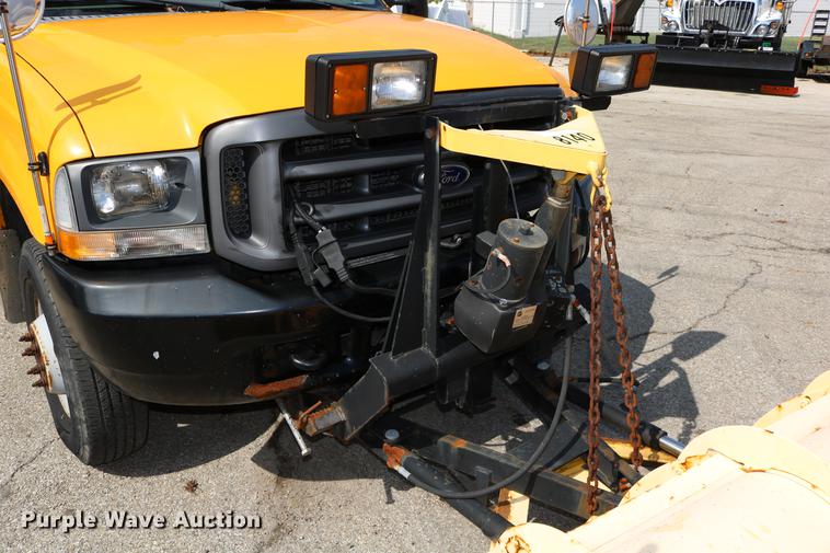 image for item DD0107 2002 Ford F350 Super Duty dump bed pickup truck