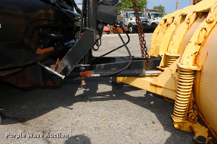 image for item DD0107 2002 Ford F350 Super Duty dump bed pickup truck