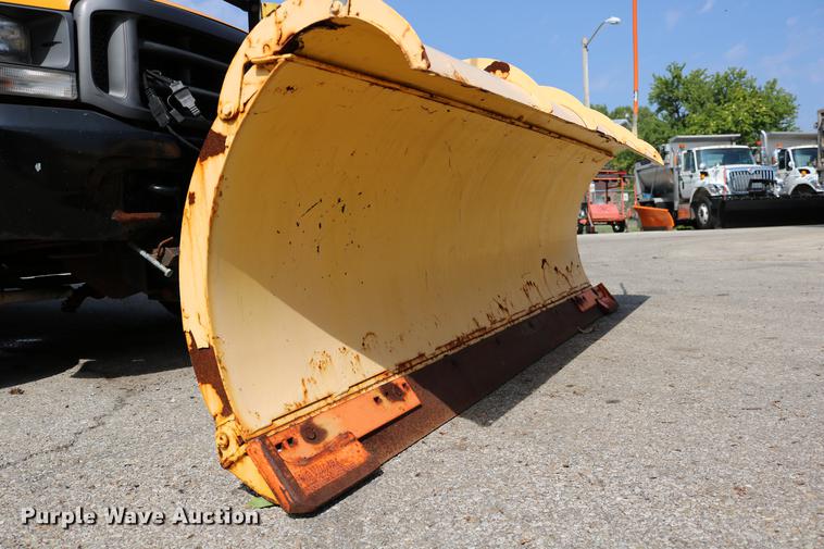 image for item DD0107 2002 Ford F350 Super Duty dump bed pickup truck