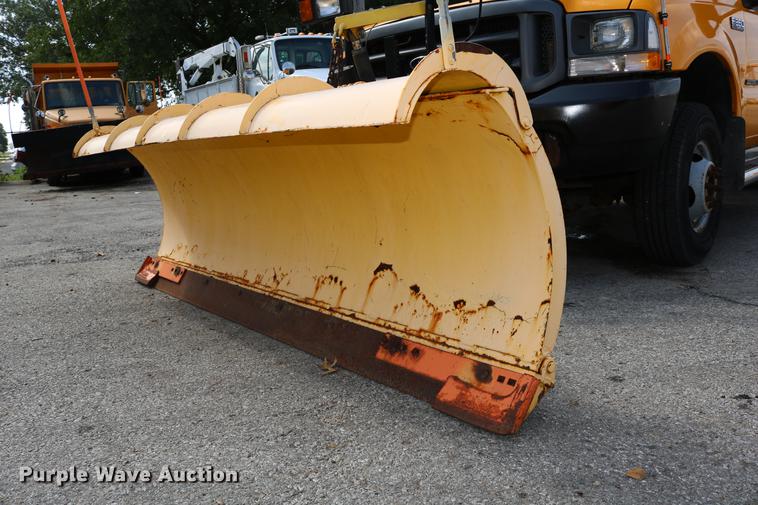 image for item DD0107 2002 Ford F350 Super Duty dump bed pickup truck