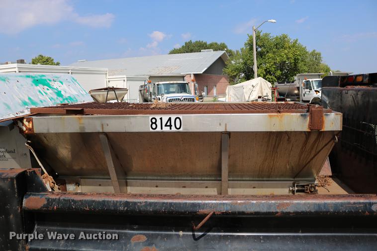 image for item DD0107 2002 Ford F350 Super Duty dump bed pickup truck