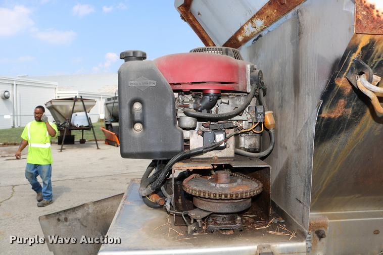 image for item DD0107 2002 Ford F350 Super Duty dump bed pickup truck