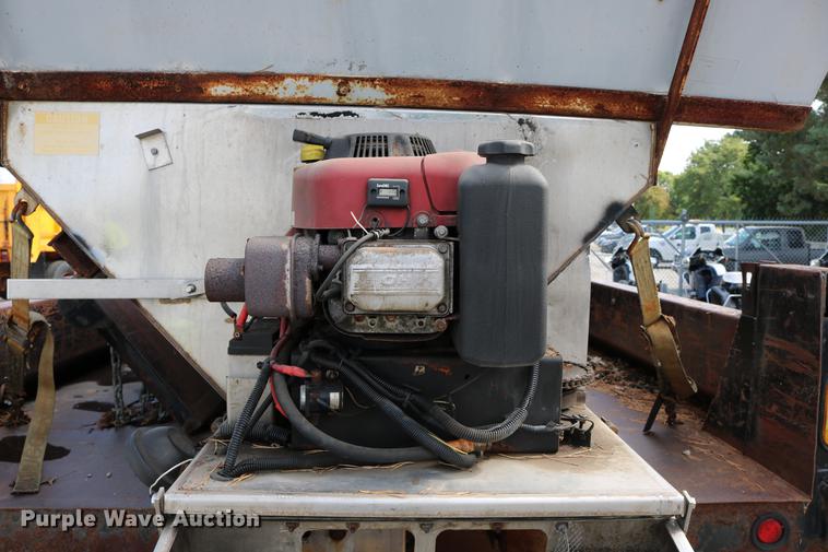 image for item DD0107 2002 Ford F350 Super Duty dump bed pickup truck