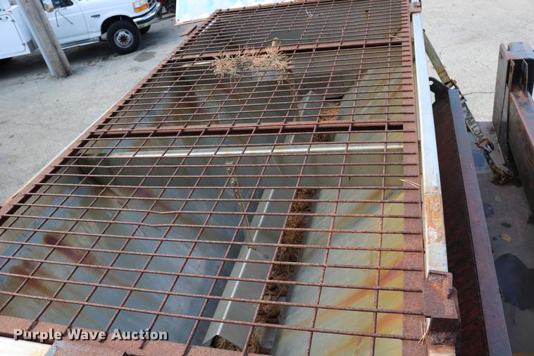 image for item DD0107 2002 Ford F350 Super Duty dump bed pickup truck