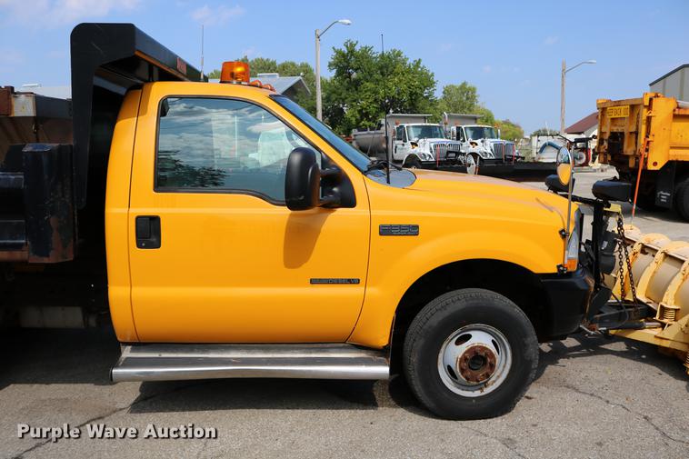 image for item DD0107 2002 Ford F350 Super Duty dump bed pickup truck