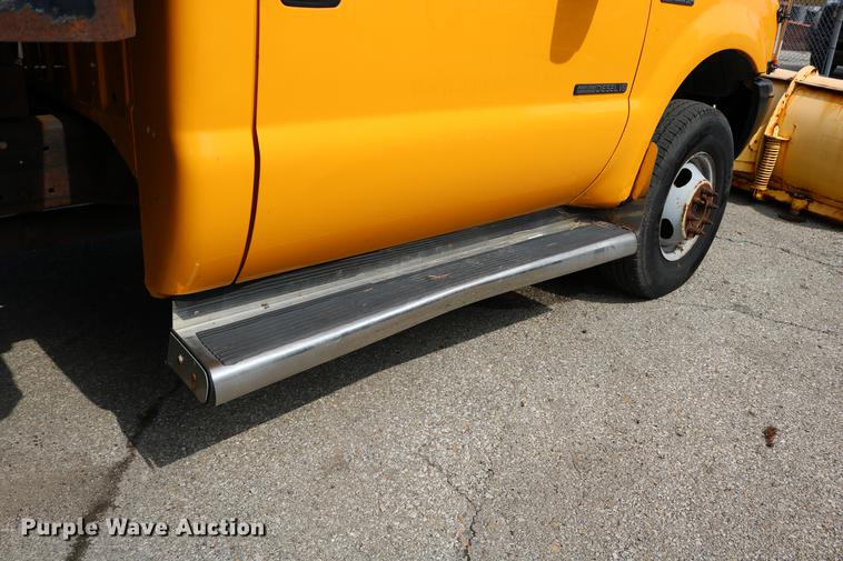 image for item DD0107 2002 Ford F350 Super Duty dump bed pickup truck