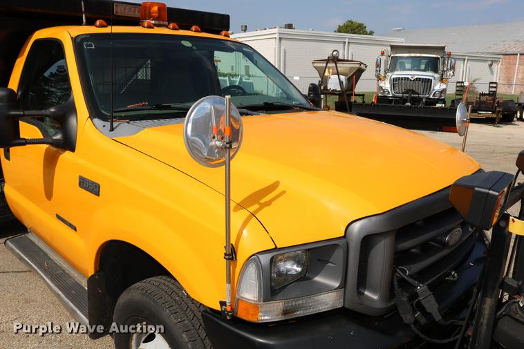 image for item DD0107 2002 Ford F350 Super Duty dump bed pickup truck