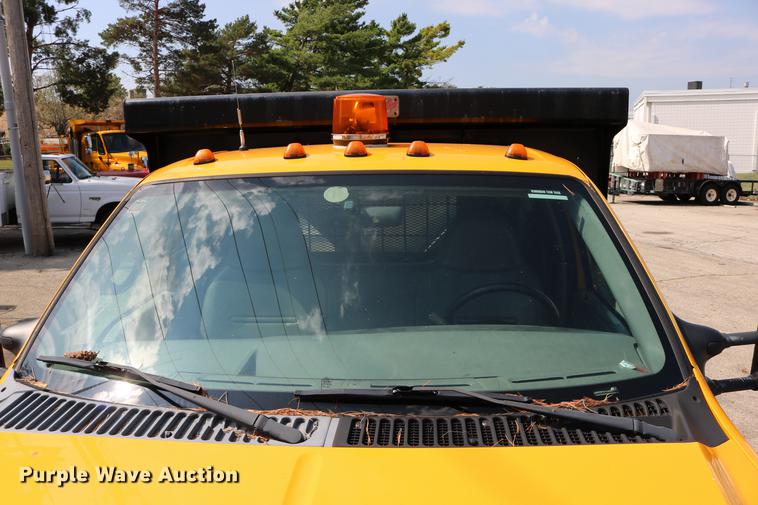 image for item DD0107 2002 Ford F350 Super Duty dump bed pickup truck