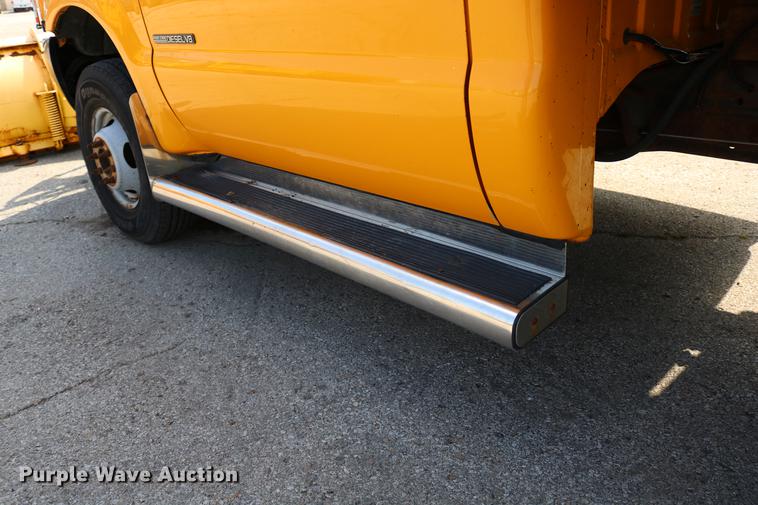 image for item DD0107 2002 Ford F350 Super Duty dump bed pickup truck