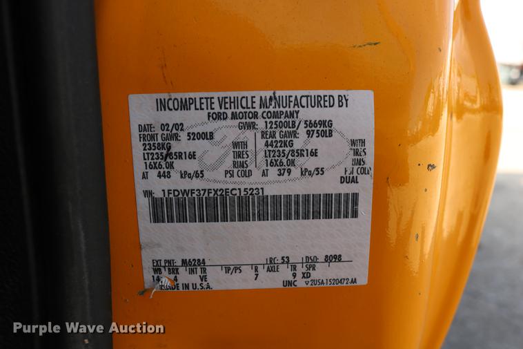 image for item DD0107 2002 Ford F350 Super Duty dump bed pickup truck