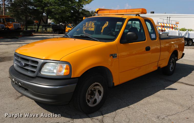 image for item DD0110 2002 Ford F150 SuperCab pickup truck