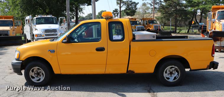 image for item DD0110 2002 Ford F150 SuperCab pickup truck