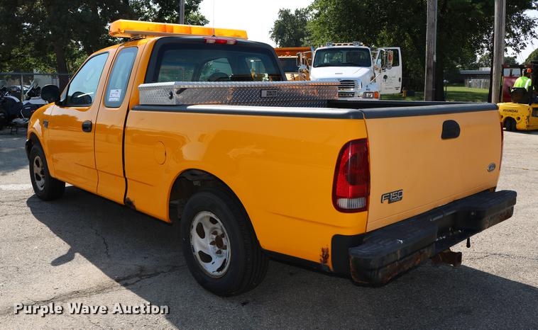 image for item DD0110 2002 Ford F150 SuperCab pickup truck