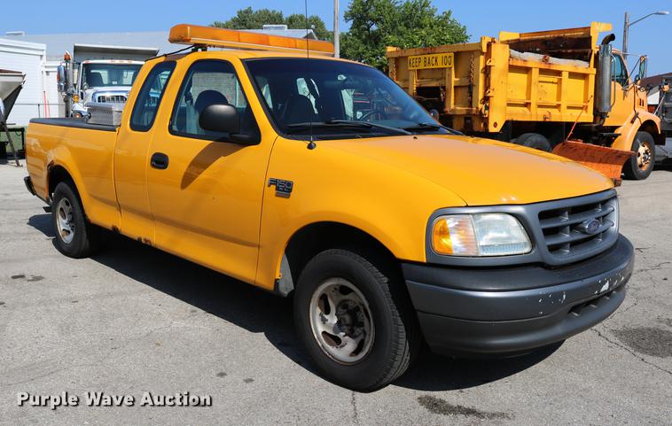 image for item DD0110 2002 Ford F150 SuperCab pickup truck