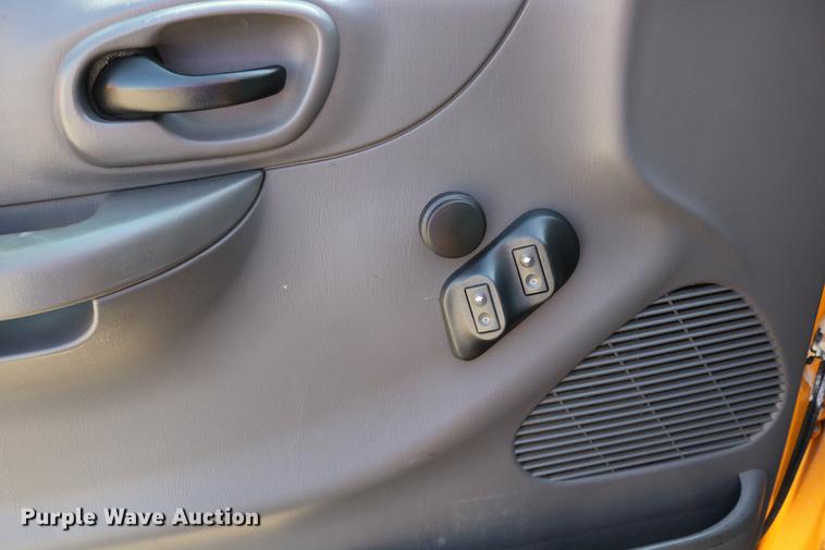 image for item DD0110 2002 Ford F150 SuperCab pickup truck