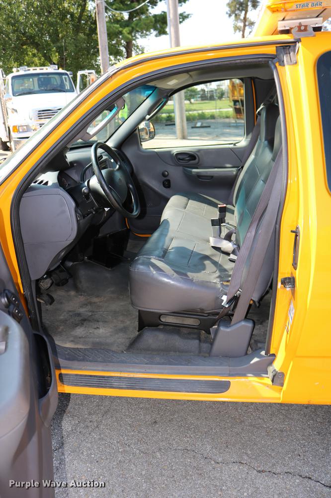 image for item DD0110 2002 Ford F150 SuperCab pickup truck