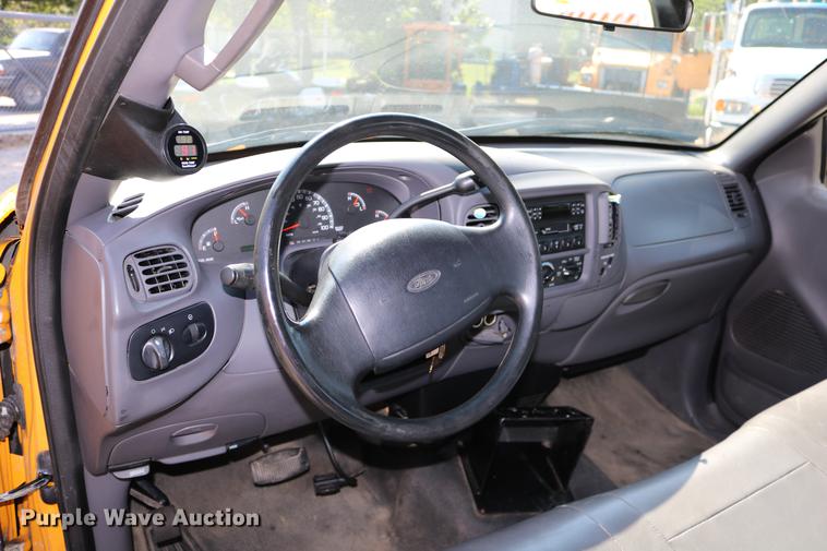 image for item DD0110 2002 Ford F150 SuperCab pickup truck