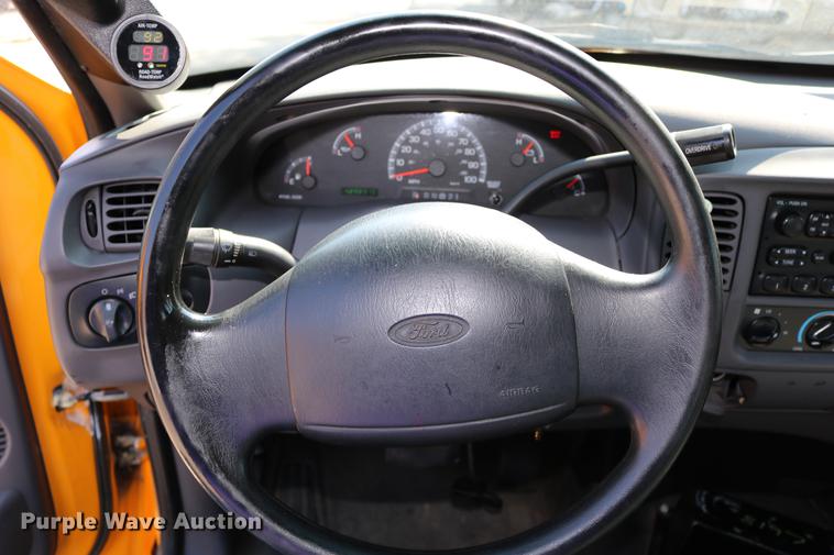 image for item DD0110 2002 Ford F150 SuperCab pickup truck