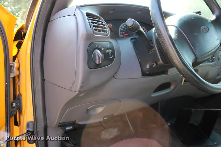 image for item DD0110 2002 Ford F150 SuperCab pickup truck