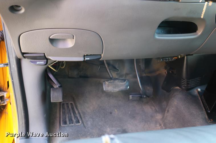 image for item DD0110 2002 Ford F150 SuperCab pickup truck